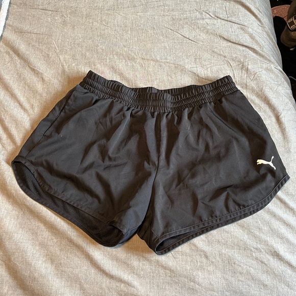 XL Women’s Puma Shorts - Picture 1 of 2